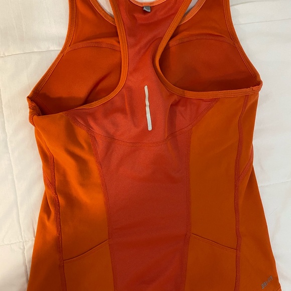 NIKE Runner Top - Picture 2 of 2